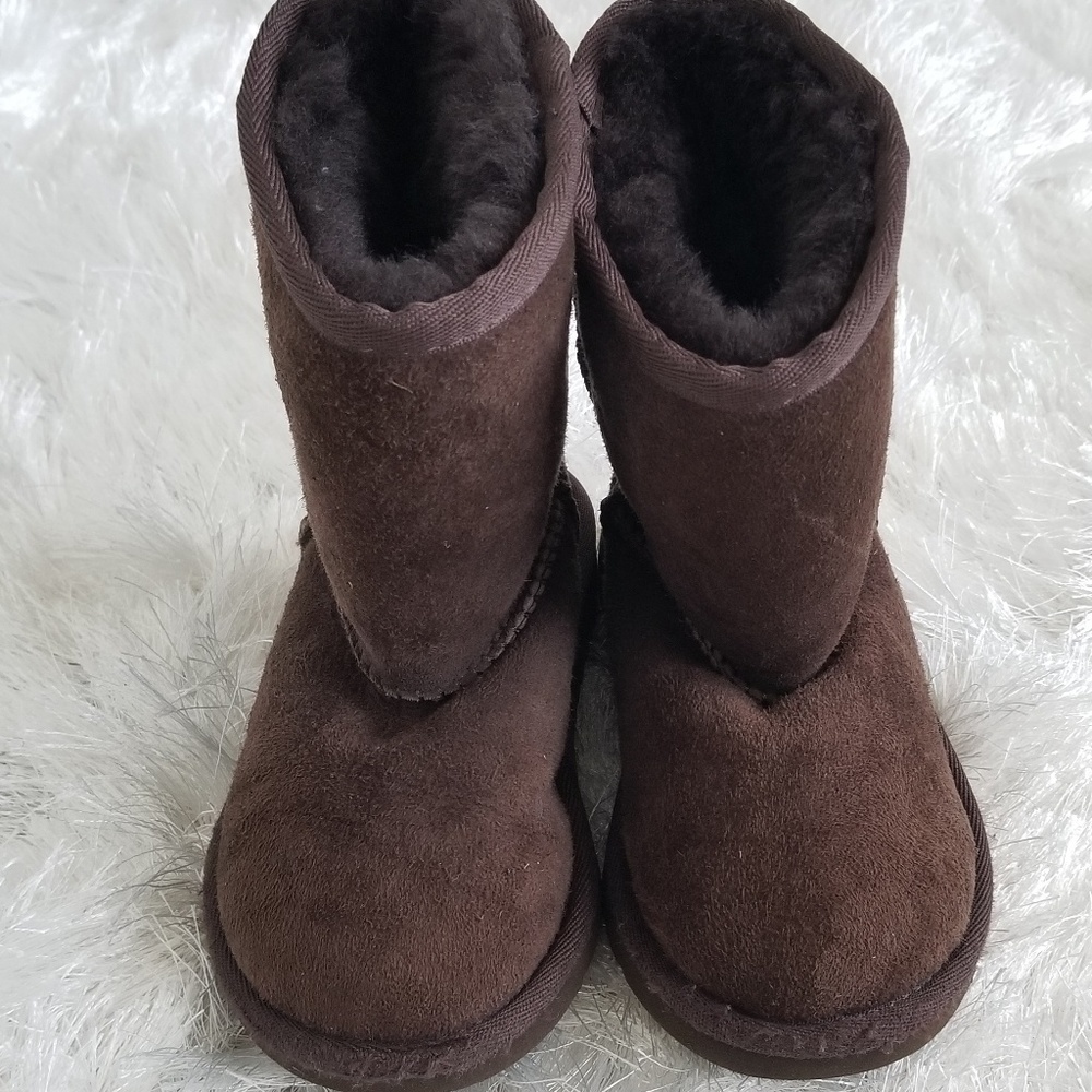 UGG girls classic boot size 9 brown GUC